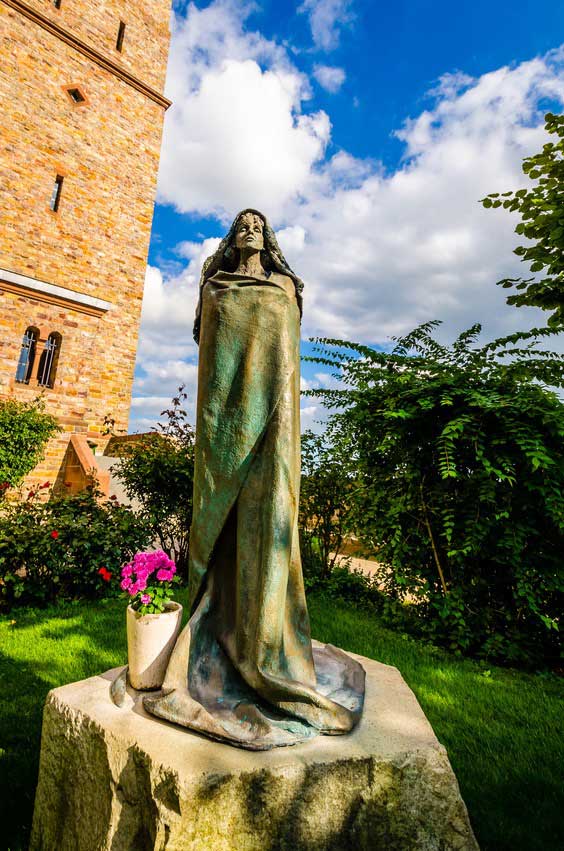Hildegard von Bingen Statue
